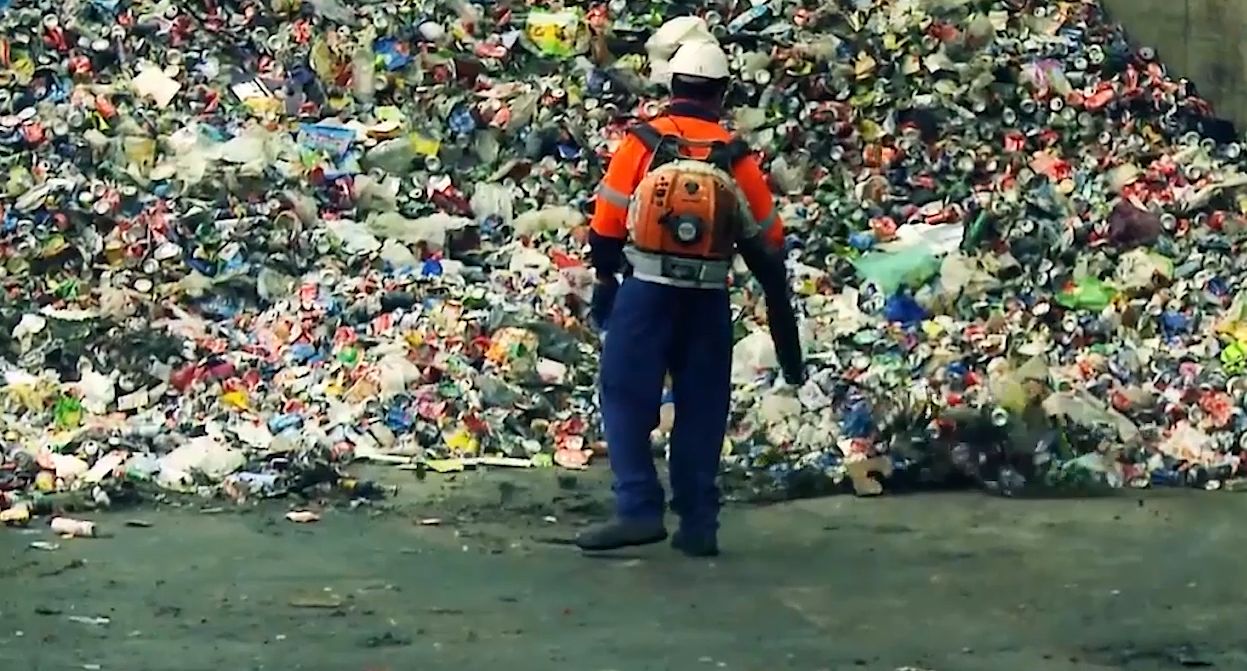 中国对"洋垃圾"说不 倒逼美日澳这样干|洋垃圾|澳大利亚|再生资源_新浪新闻